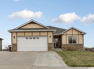 1206 Autumn Rd, Hickman, NE 68372