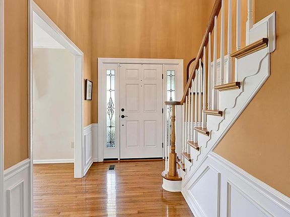 3rd image of 327 Lazywood Ct