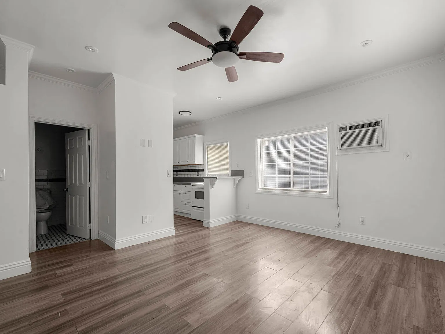 5616 Lexington Ave — Photo 3