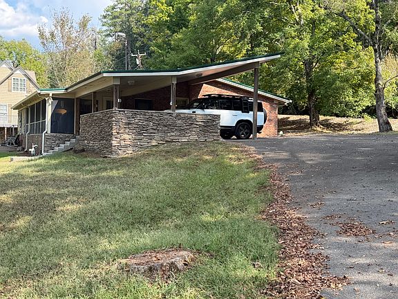 2nd image of 84 Forest Rd