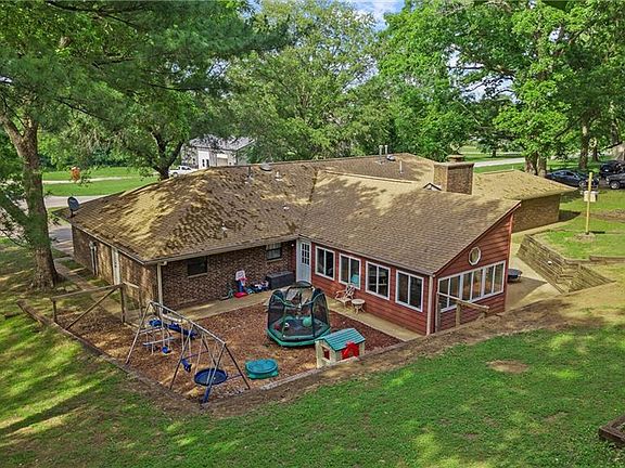 4th image of 302 Southern Hills Dr