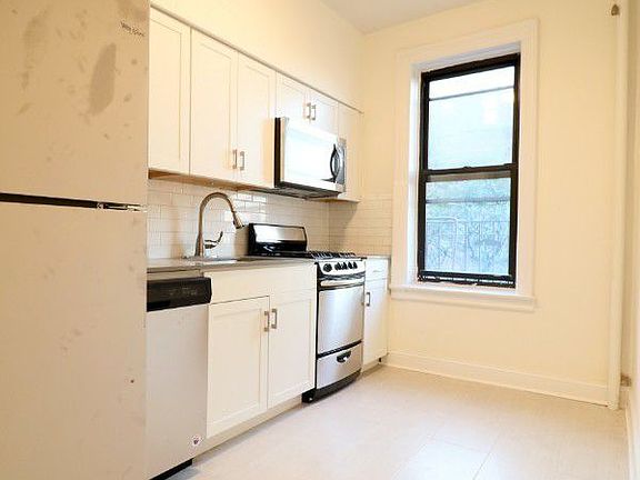 4th image of 3149 29th St APT D2