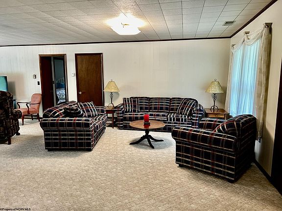 3rd image of 99 Club House Dr