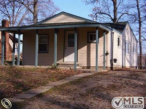 599 Lakeshore front.JPG