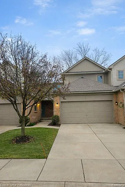 4896 Royal Cove Dr photo 1