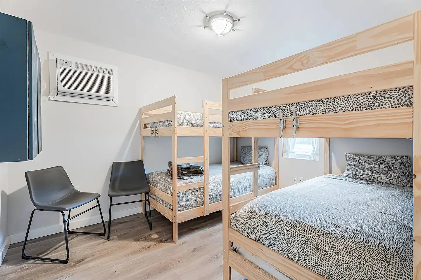 2 bed, 640 sqft, $3,499 — Photo 2
