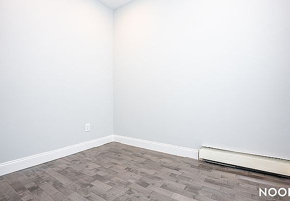 3rd image of 469 Vandervoort Ave #7