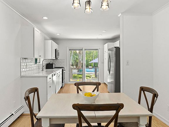 5th image of 20 Hillover Ln