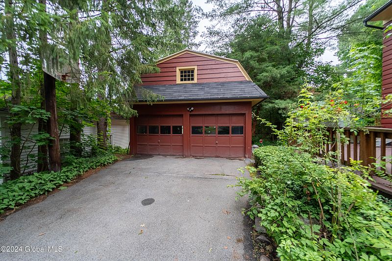 3rd image of 404 S Melcher Street