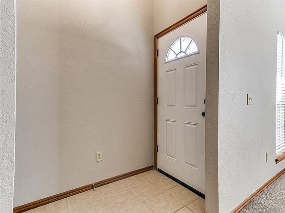5th image of 225 SW 92nd St