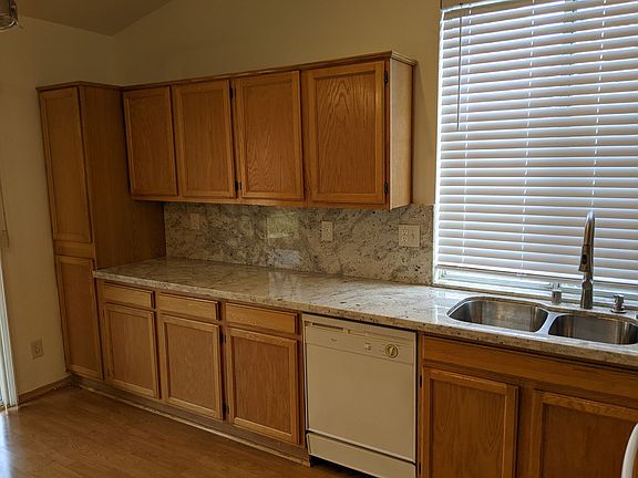 4th image of 2384 E Cromwell Ave
