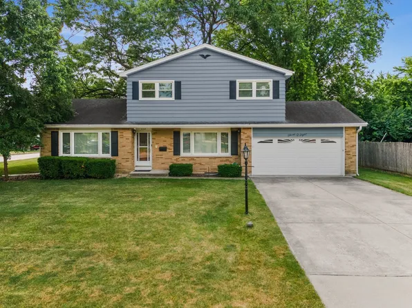 308 Long Ave, North Aurora, IL 60542