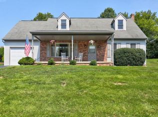 24 Edgewood Dr, Lititz, PA 17543