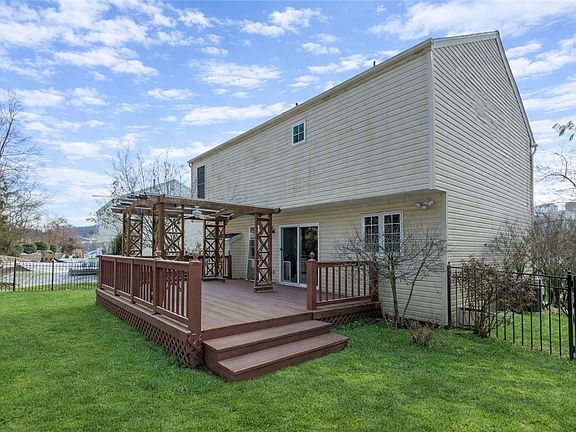 3rd image of 639 White Pine Dr