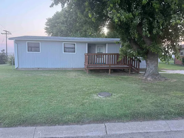 111 8th St, Claflin, KS 67525