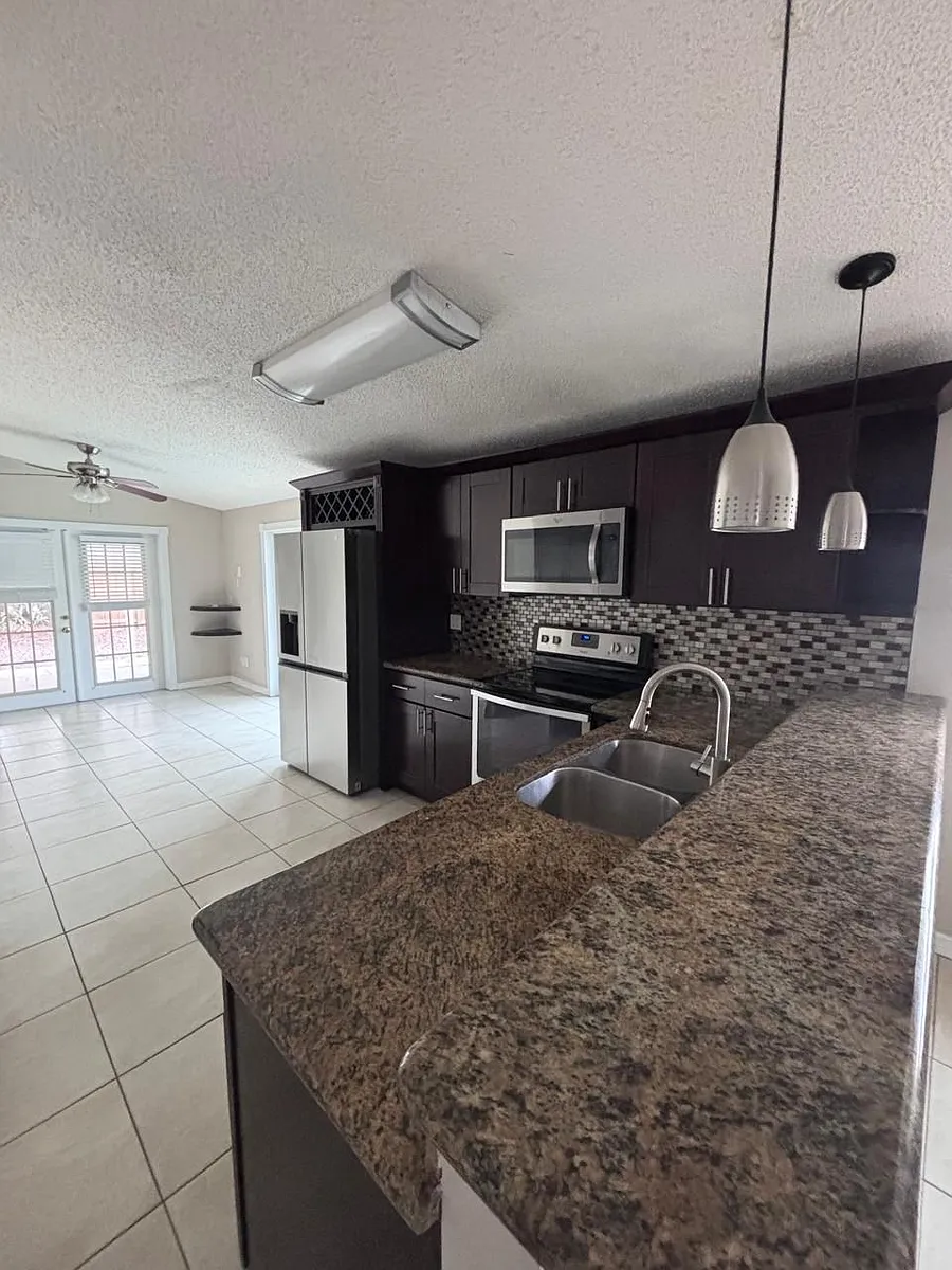 Building Photo - 6701 Glen Forest Ct
