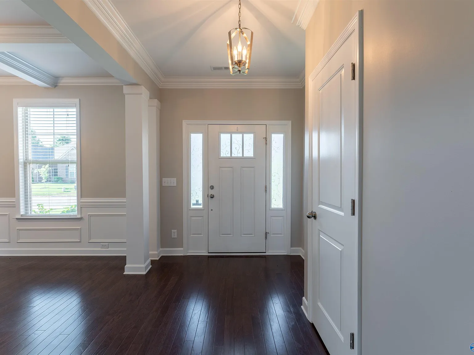 5 bed, 3.5 bath, 3465 sqft, $2,800 — Photo 2