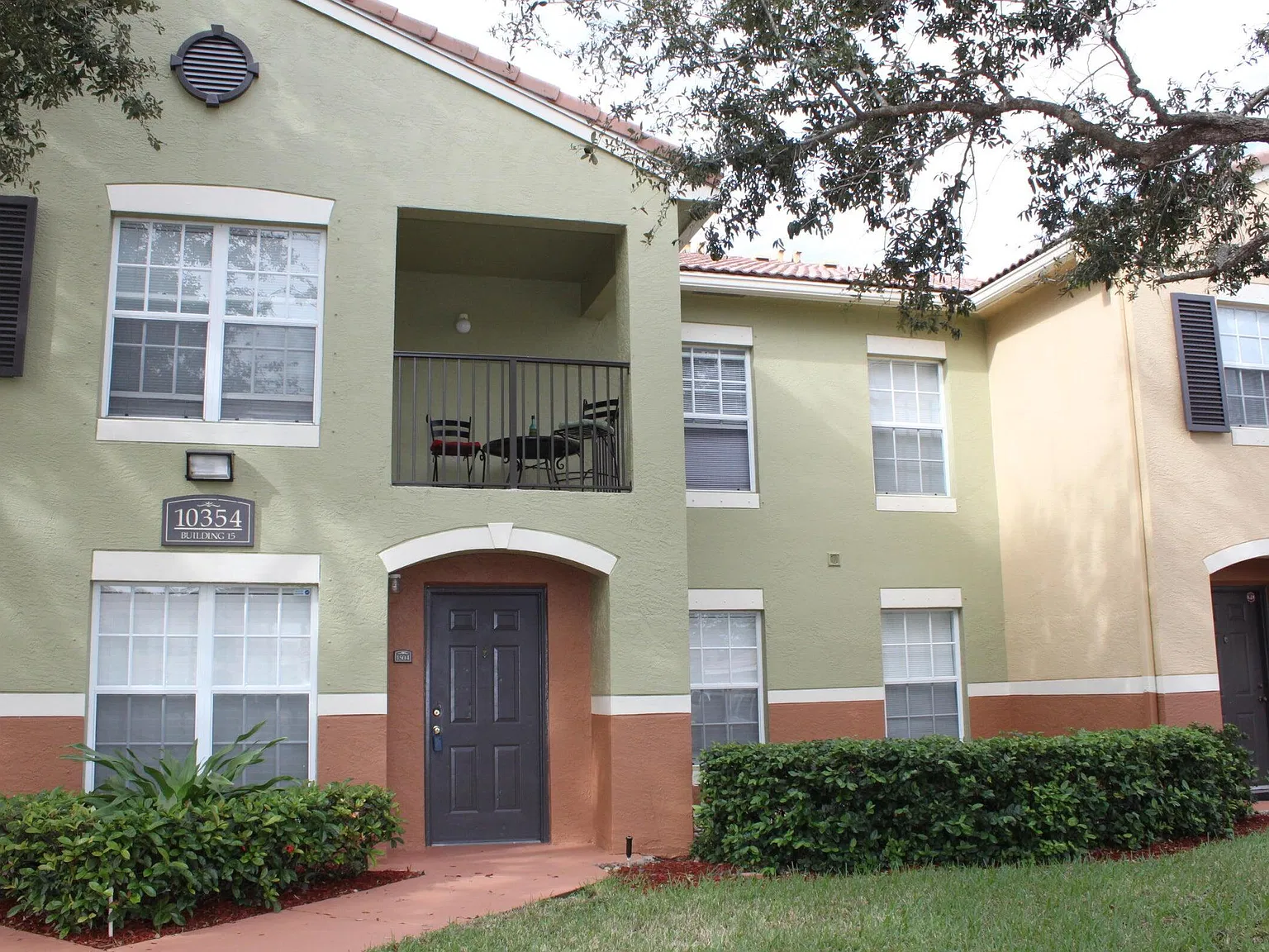 2 bed, 2.0 bath, 1051 sqft, $2,100 — Photo 2