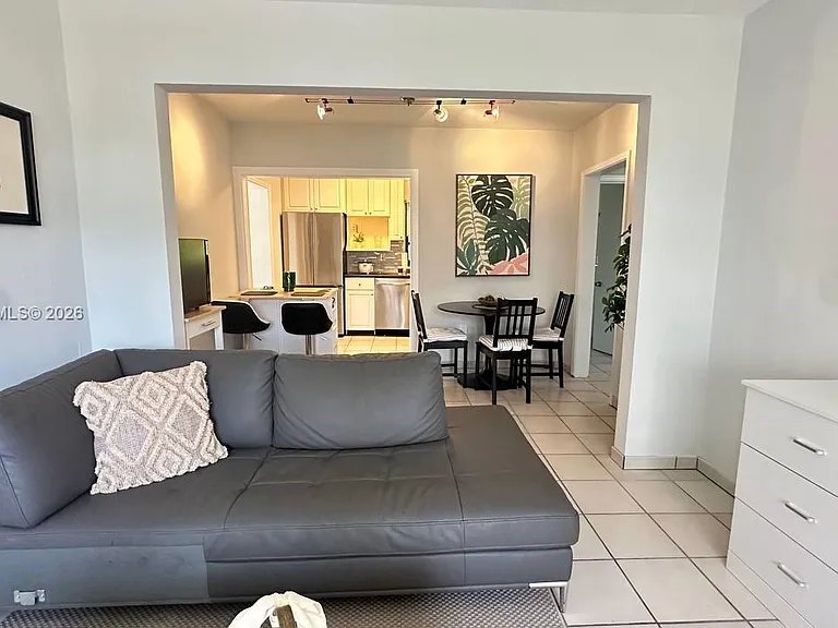 2475 SW 24th Ter — Photo 2