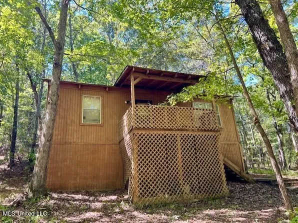 137 Blackgum Dr, Batesville, MS 38606