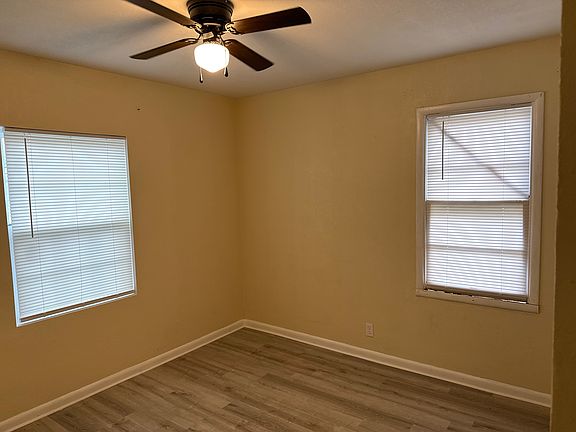 3rd image of 3205 N Lindsay Ave