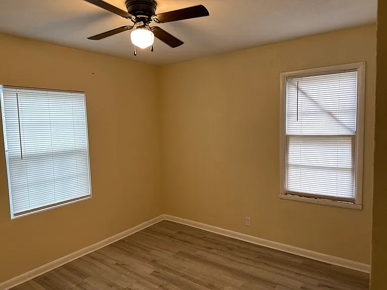 3205 N Lindsay Ave — Photo 3
