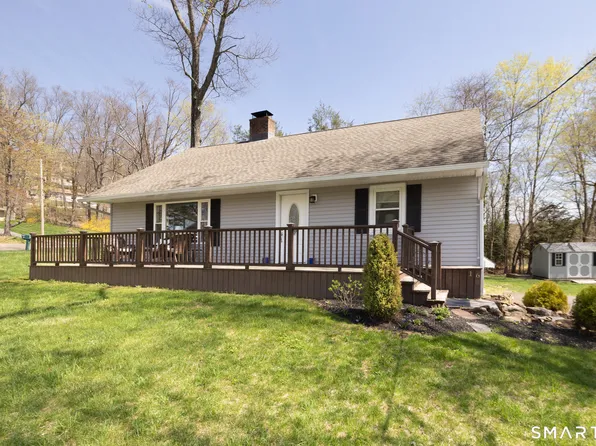 16 Lakeview Drive, North Branford, CT 06472