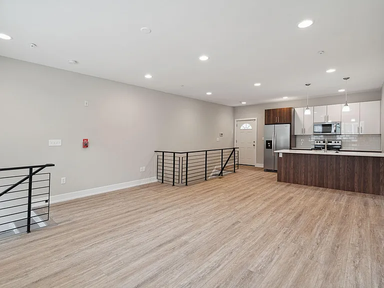 2612 Annin St #1 — Photo 6