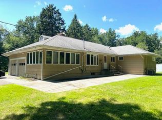 17 Pond Ln, Trumbull, CT 06611