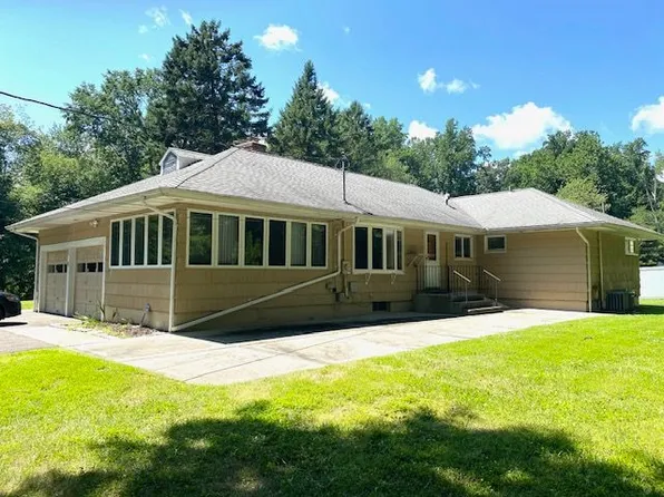 17 Pond Ln, Trumbull, CT 06611