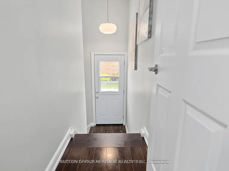 621 Wychwood St — Photo 2