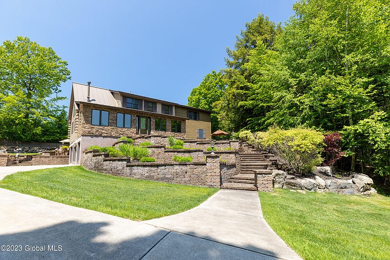 4th image of 241 Hunt Lake Road