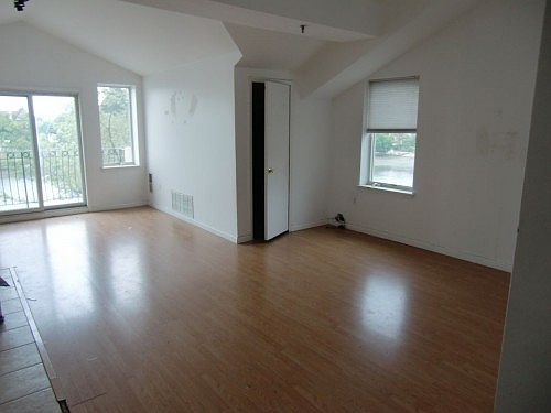 1st image of 1402 Outlook Ave