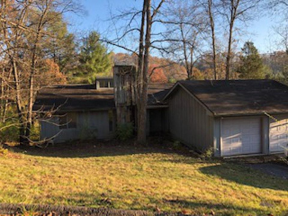 2nd image of 130 Shadowhill Ln