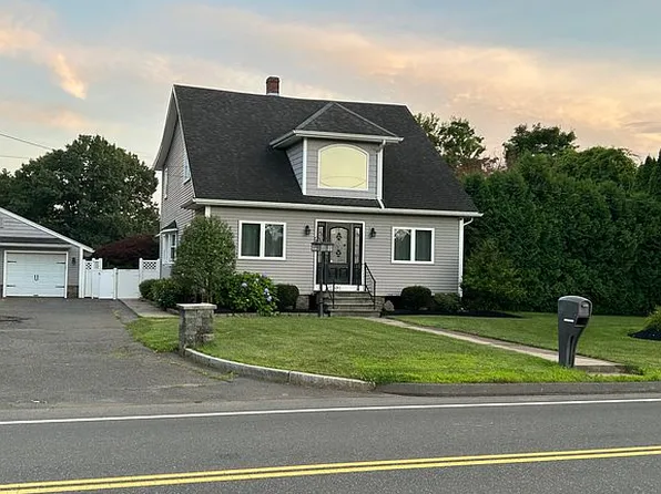 681 Mill St, Feeding Hills, MA 01030