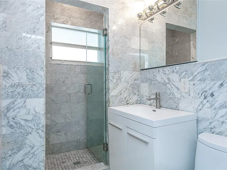 4201 Indian Creek Dr #6 — Photo 11