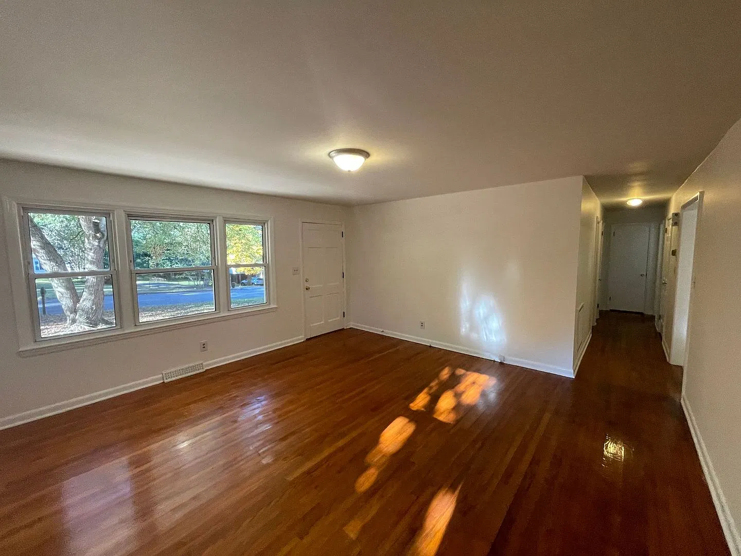 3bed 1.5 bath Brick Ranch- Freshly painted- Hardwood Floors- Carport- Storage Shed — Photo 4