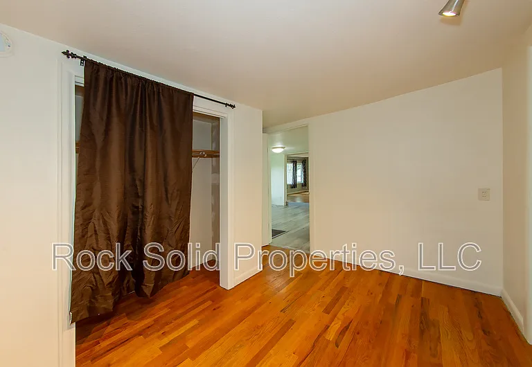 210 Seymour Ave — Photo 22