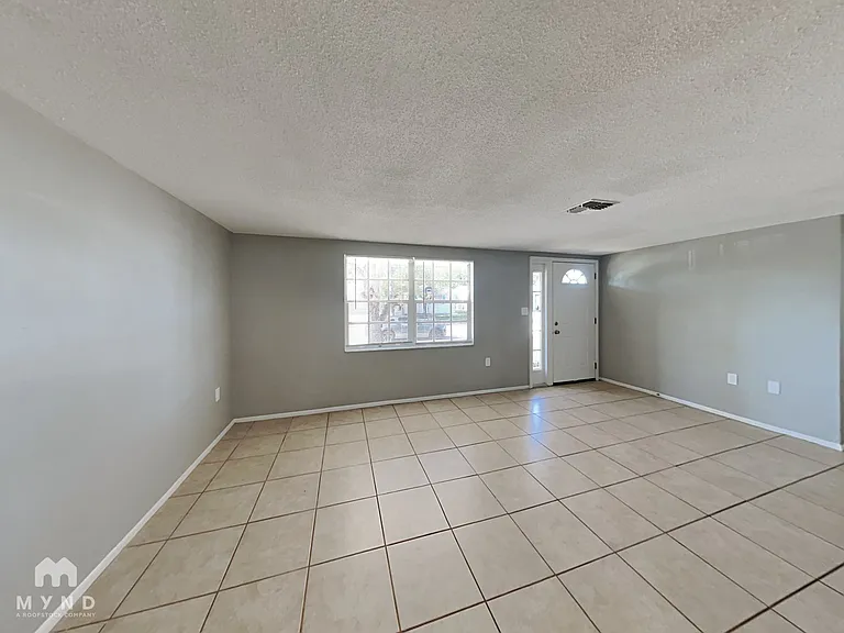 9136 Suffolk Ln — Photo 6