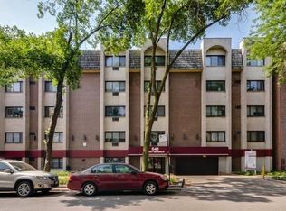 542 W Oakdale Ave #405, Chicago, IL 60657