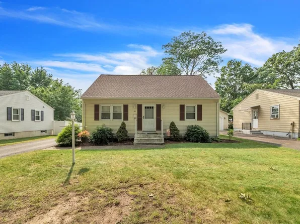 66 Clement St, Springfield, MA 01118