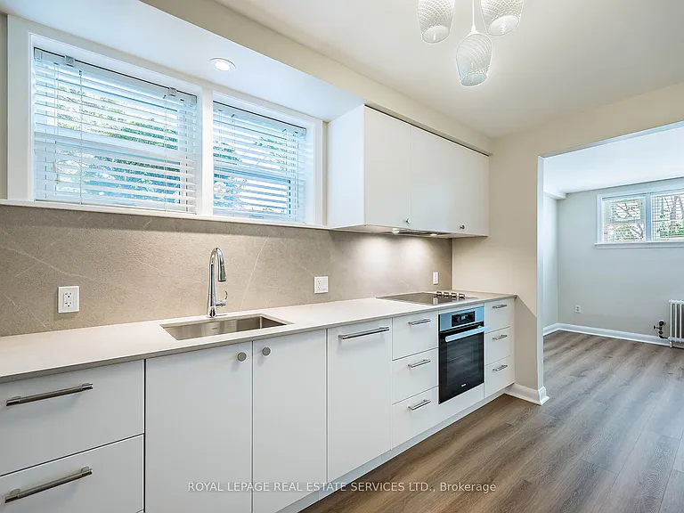 40 Emerald Cres #1 — Photo 11