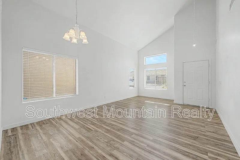 4 bed, 3.0 bath, 2138 sqft, $1,895 — Photo 4