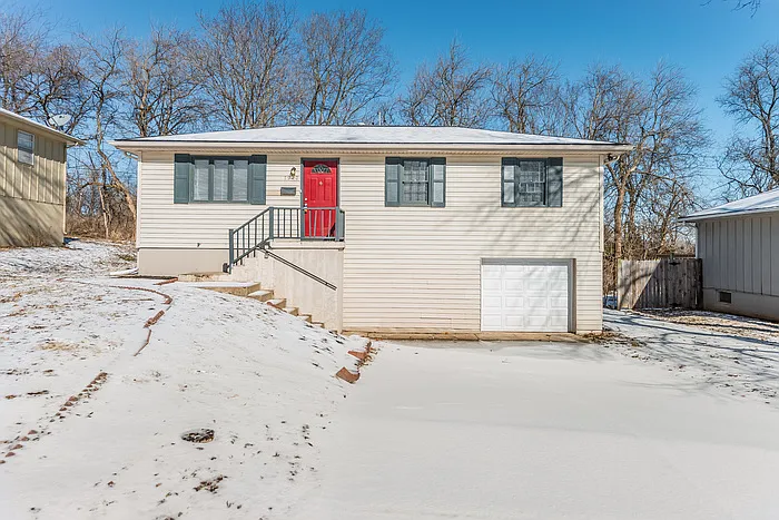 7900 E 103rd Ter