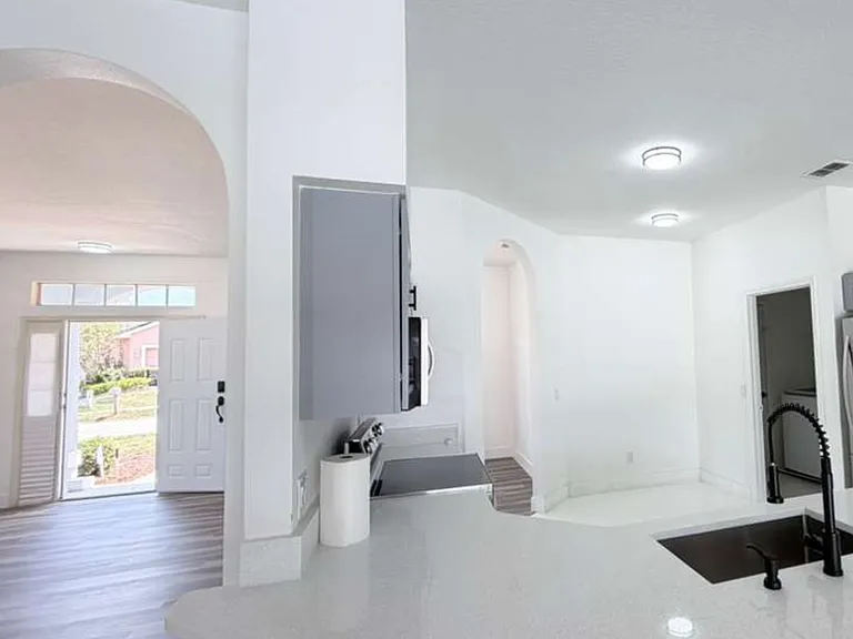 906 Berwick Dr — Photo 24
