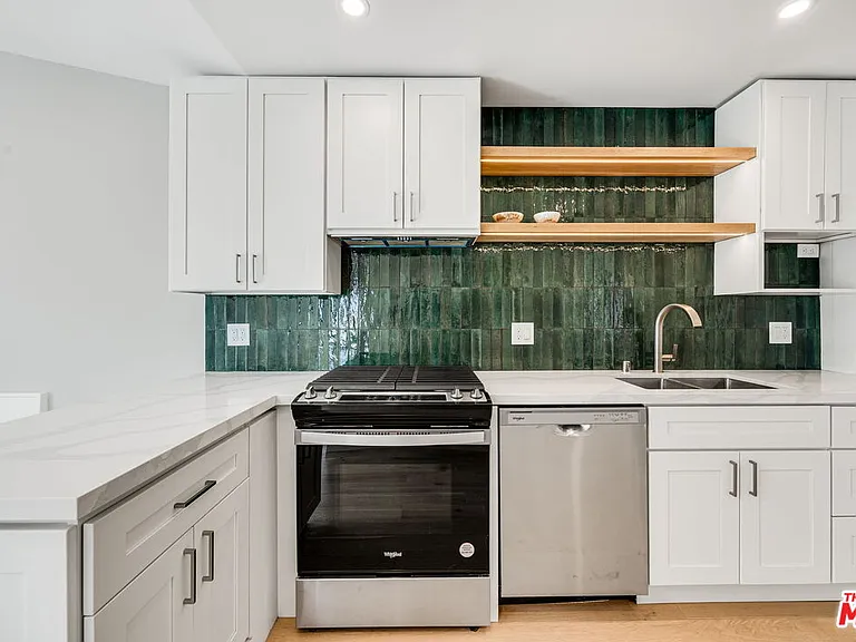 7935 Zelzah Ave — Photo 8