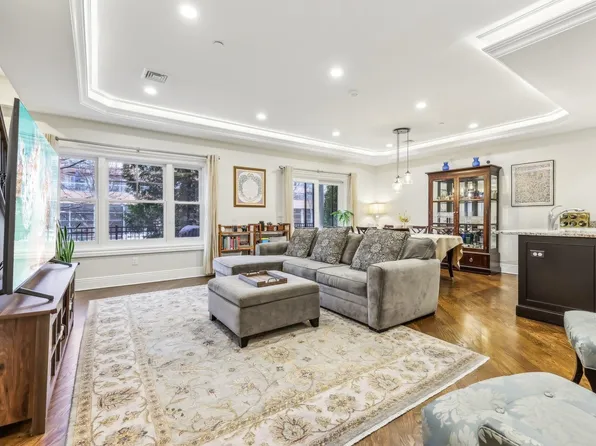 21 Marquis Ct #21, Edgewater, NJ 07020