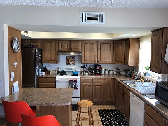 4th image of 3020 Dogwood Dr