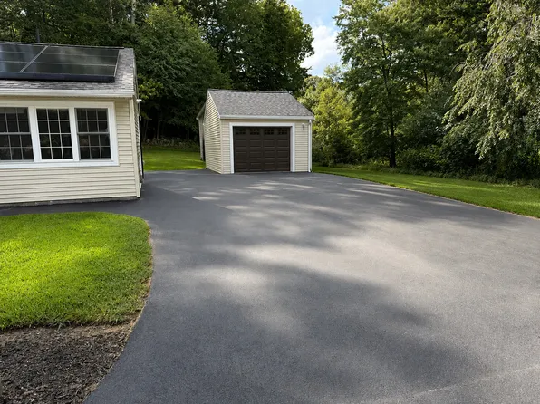 33 Sherry St, Northbridge, MA 01534