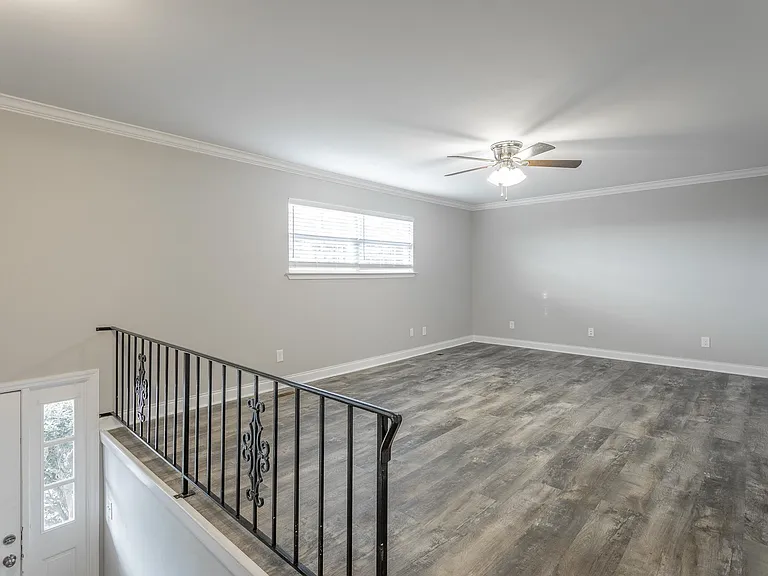 8214 Holly Crest Dr — Photo 3